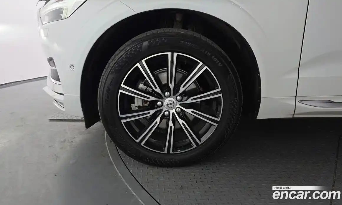 Volvo XC60 2018 2.0 гидро в Москве № 230608, фото 5