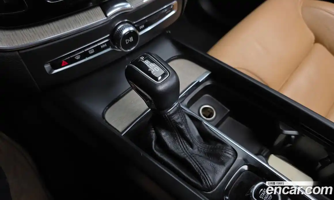Volvo XC60 2018 2.0 гидро в Москве № 230608, фото 9
