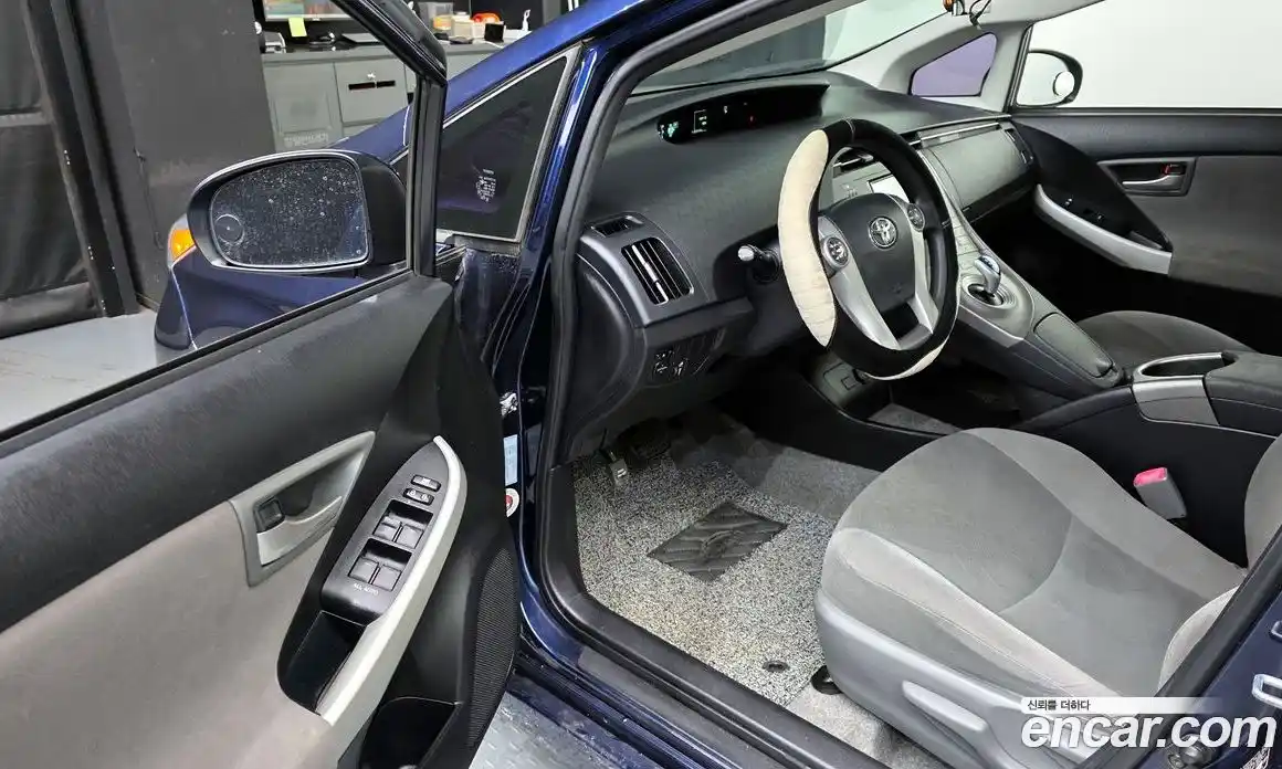 Toyota Prius 2012 1.8 гидро в Москве № 261953, фото 10