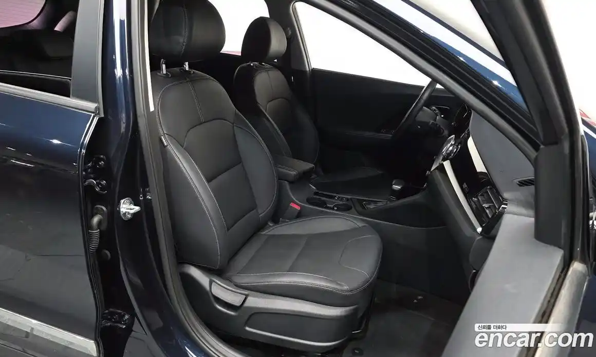 Kia Niro 2020 1.6 гидро в Москве № 48394, фото 10