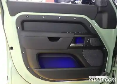 Land Rover Defender 2023 3.0 гидро в Москве № 498673, миниатюра 11