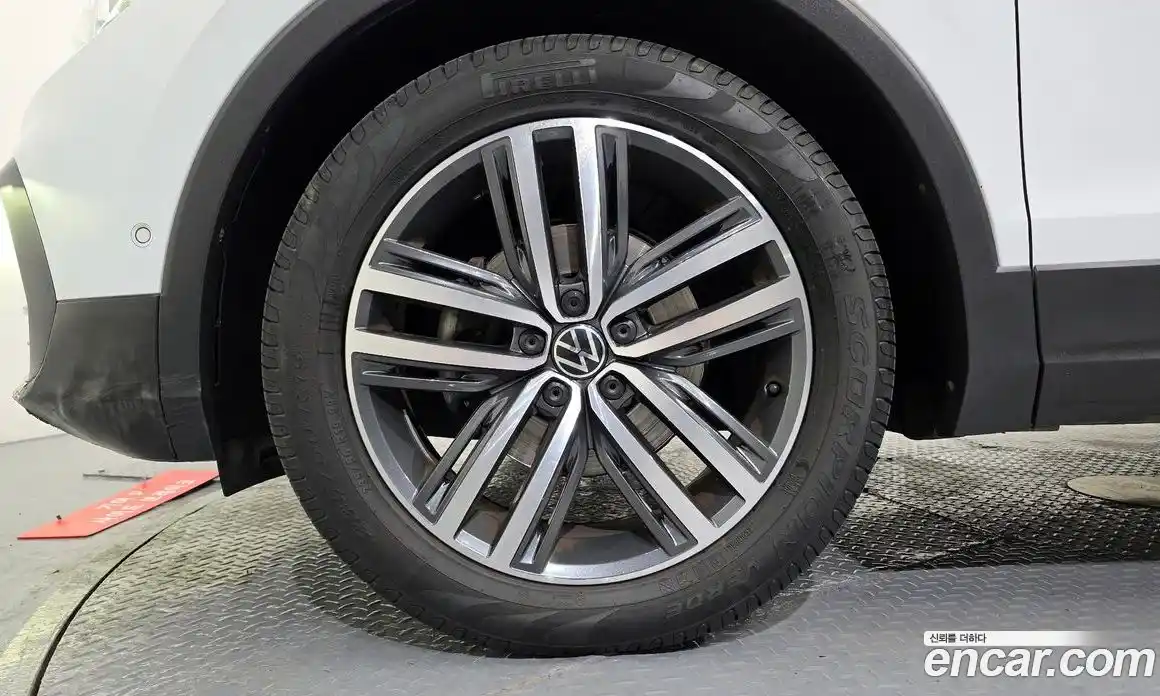 Volkswagen Tiguan 2023 2.0 гидро в Москве № 595642, фото 5