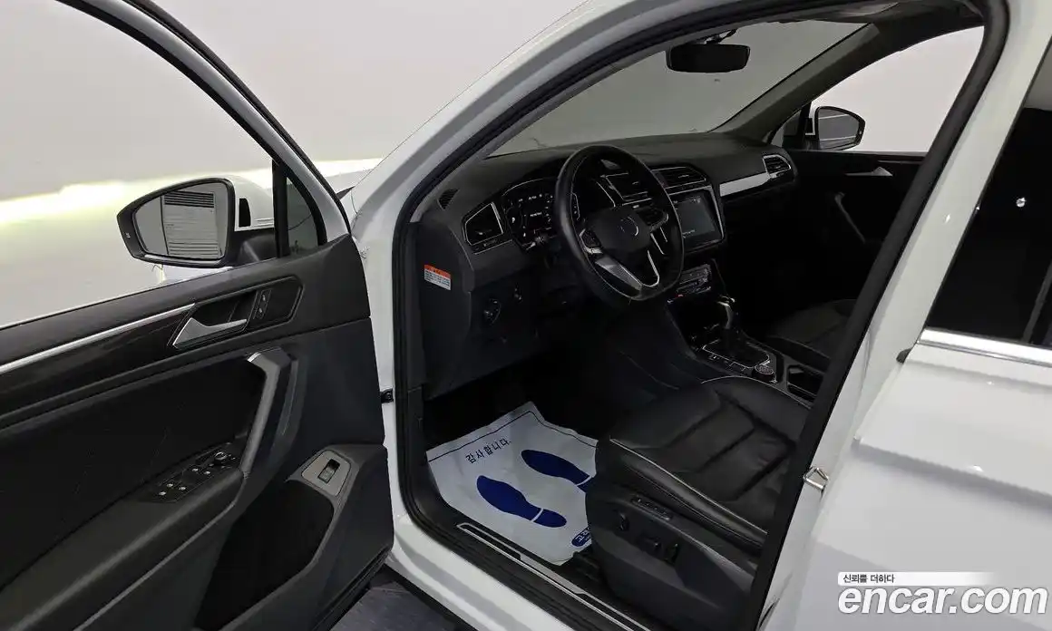 Volkswagen Tiguan 2023 2.0 гидро в Москве № 595642, фото 10