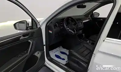 Volkswagen Tiguan 2023 2.0 гидро в Москве № 595642, миниатюра 10