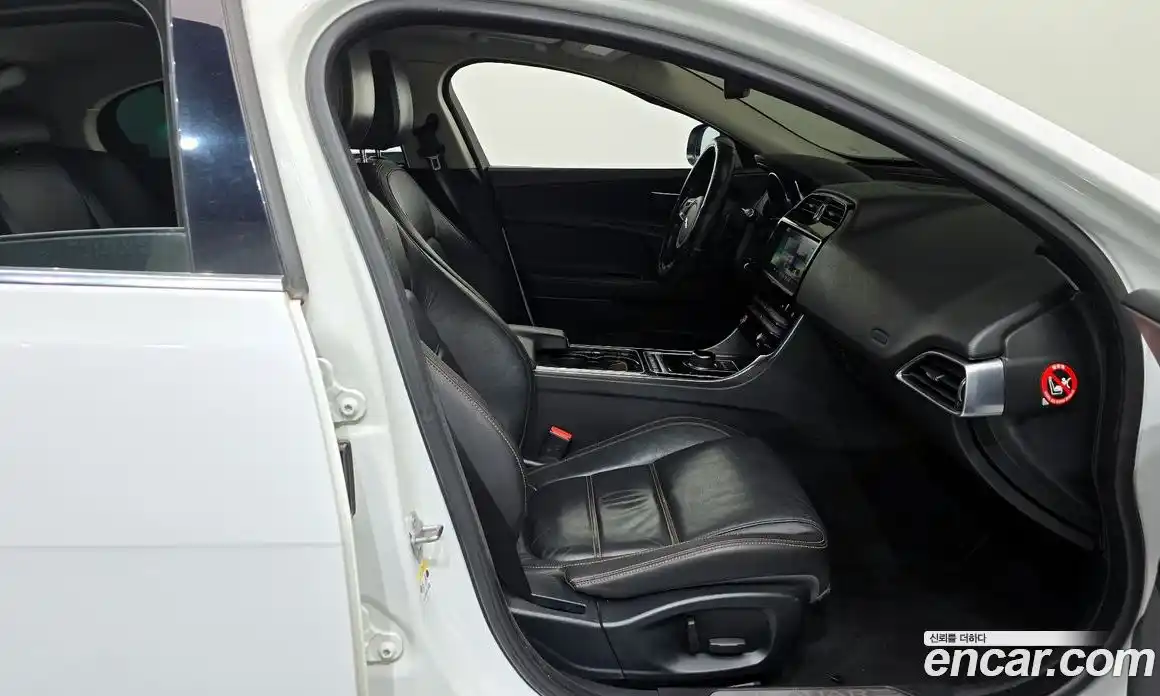Jaguar XE 2016 2.0 гидро в Москве № 803410, фото 11
