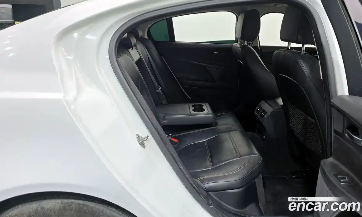 Jaguar XE 2016 2.0 гидро в Москве № 803410, фото 12