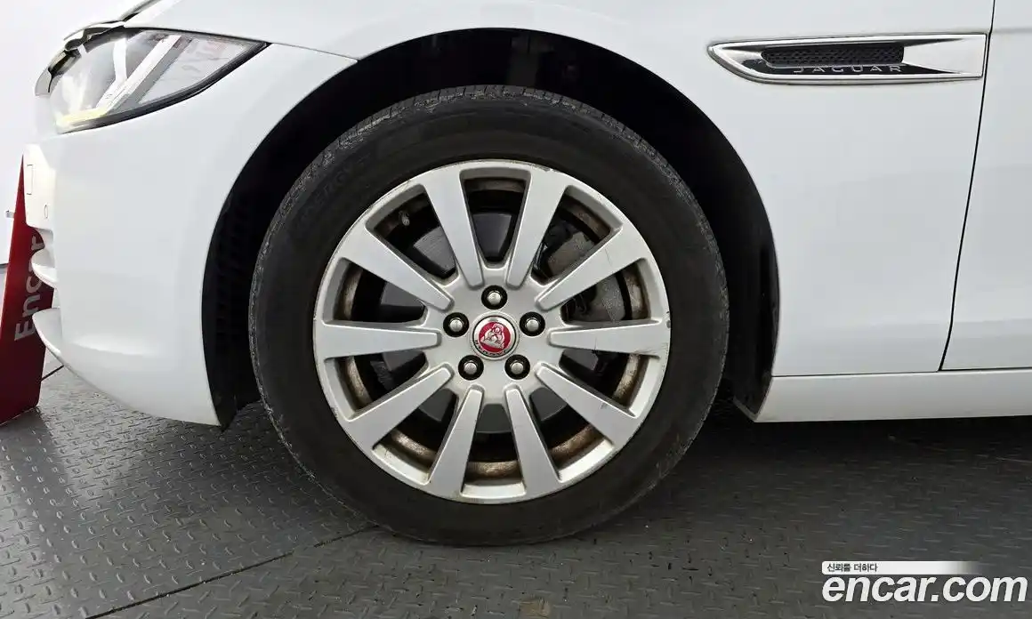 Jaguar XE 2016 2.0 гидро в Москве № 803410, фото 5