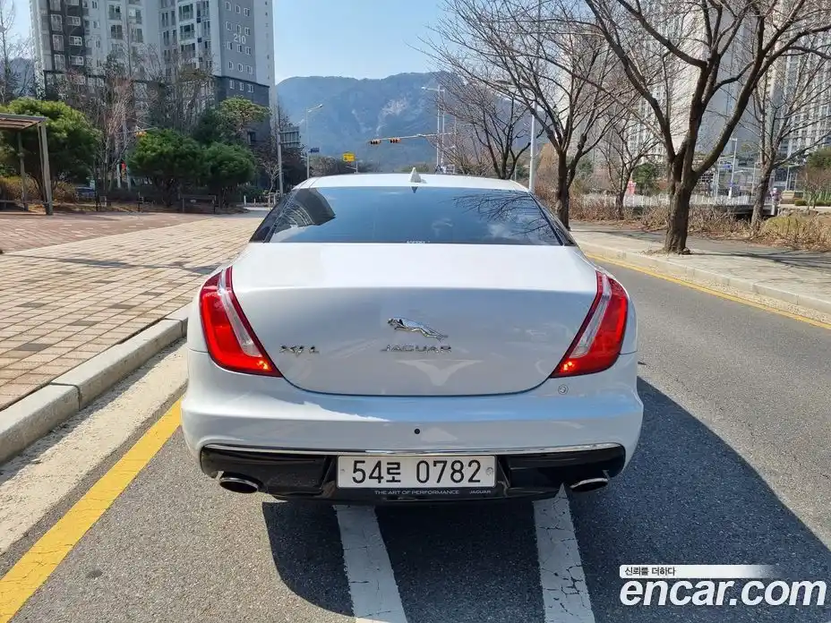 Jaguar XJ 2016 3.0 гидро в Москве № 803441, фото 5