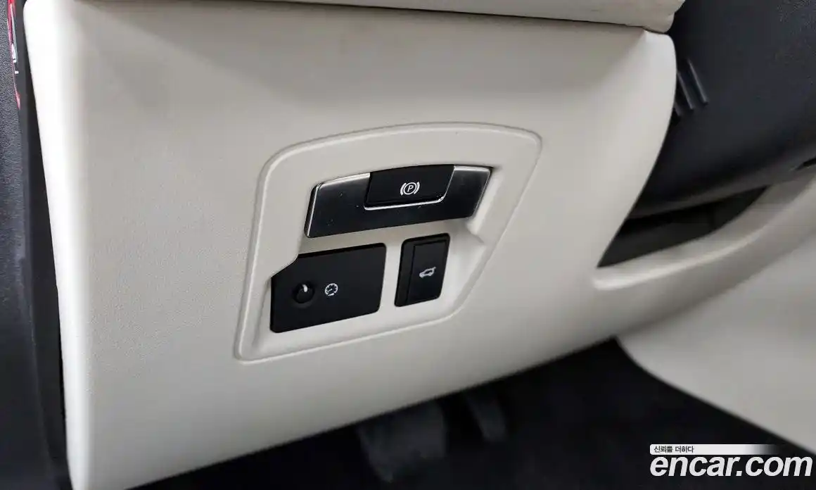Land Rover Range-Rover Velar 2018 2.0 гидро в Москве № 198214, фото 16