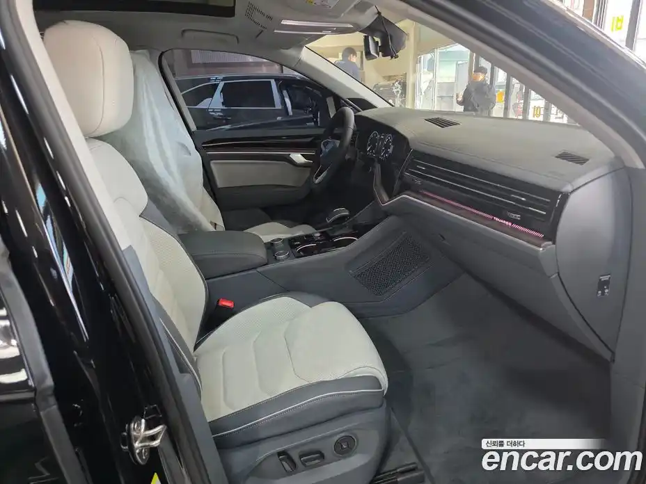 Volkswagen Touareg 2025 3.0 гидро в Москве № 254861, фото 11