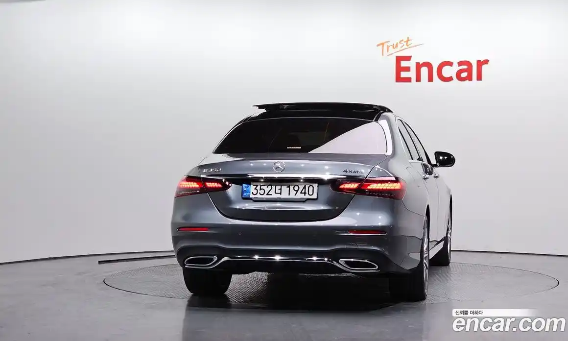 Mercedes-Benz E-Class 2022 2.0 гидро, фото 4