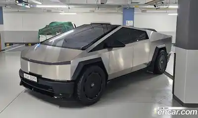 Tesla Cybertruck, 2025
