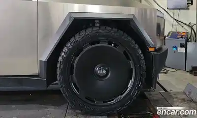 Tesla Cybertruck 2025 гидро в Москве № 198693, миниатюра 11