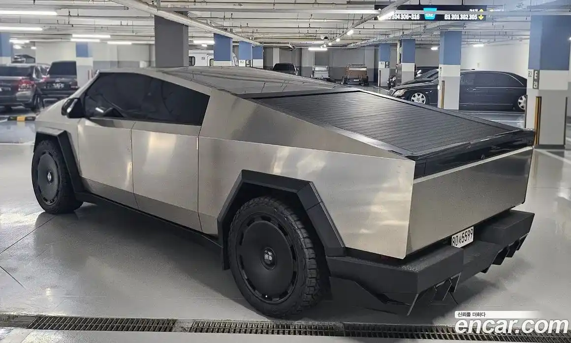 Tesla Cybertruck 2025 гидро в Москве № 198693, фото 3