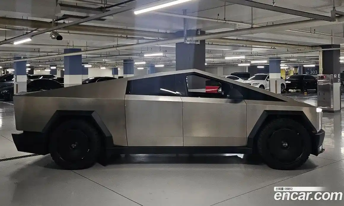 Tesla Cybertruck 2025 гидро в Москве № 198693, фото 4