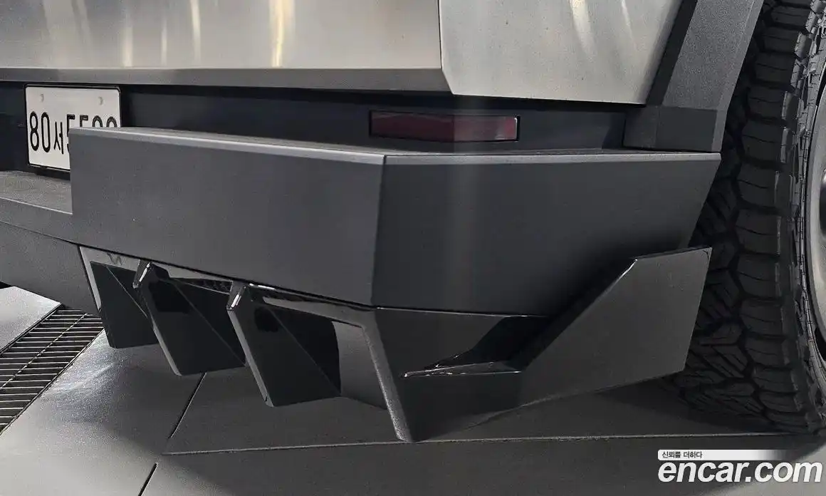 Tesla Cybertruck 2025 гидро в Москве № 198693, фото 7