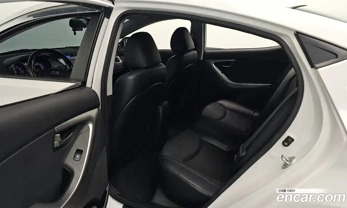 Hyundai Avante 2013 1.6 гидро в Москве № 1127859, фото 12