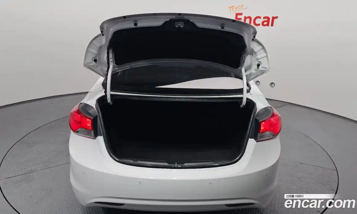 Hyundai Avante 2013 1.6 гидро в Москве № 1127859, фото 20