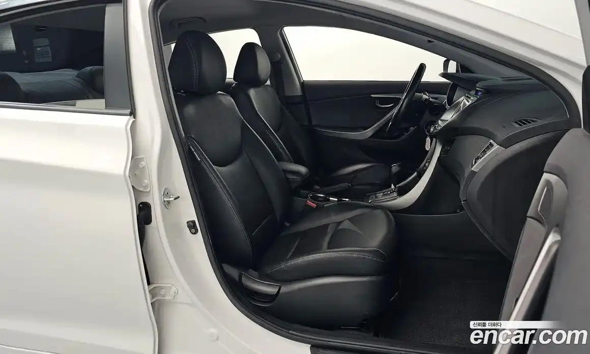 Hyundai Avante 2013 1.6 гидро в Москве № 1127859, фото 10