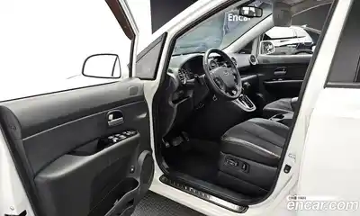 Kia Carens 2008 2.0 гидро в Москве № 1128501, миниатюра 11