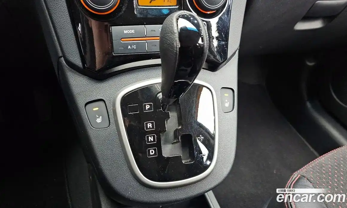 Kia Carens 2008 2.0 гидро в Москве № 1128501, фото 9