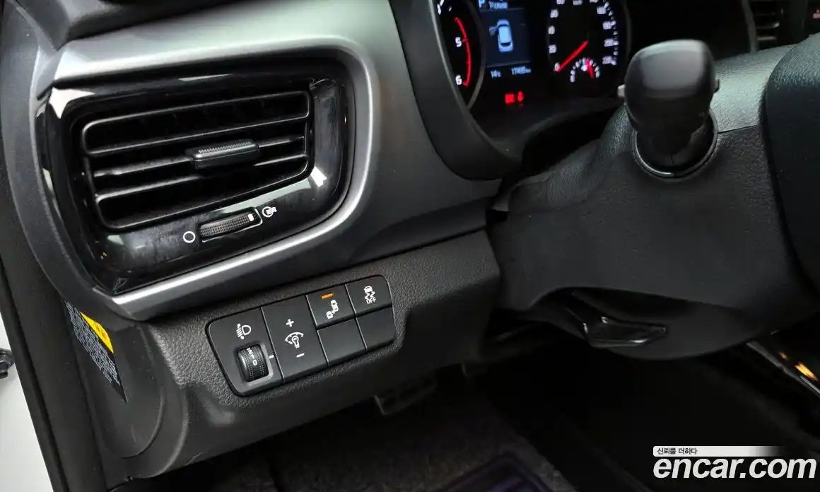 Kia Stonic 2019 1.6 Автомат в Москве № 1128543, фото 19