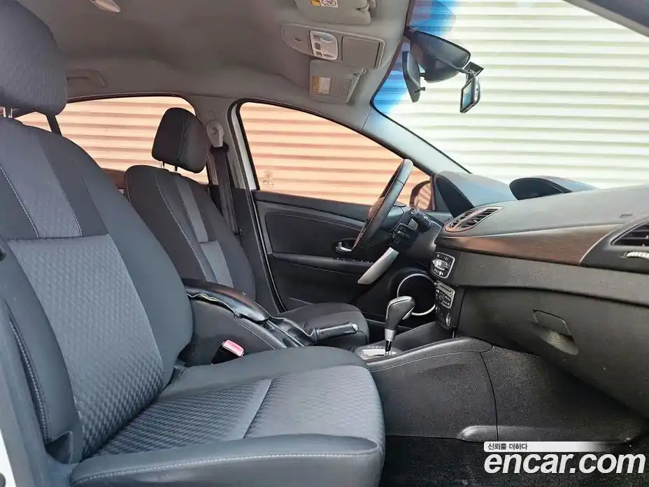 Renault SM3 2010 1.6 гидро в Москве № 1128998, фото 16