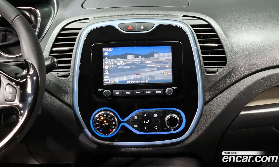 Renault QM3 2017 1.5 гидро в Москве № 1131116, фото 14