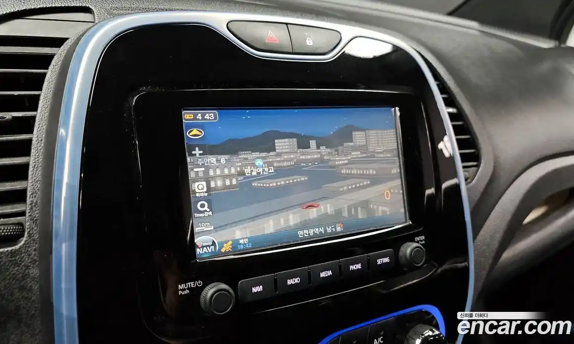 Renault QM3 2017 1.5 гидро в Москве № 1131116, фото 16