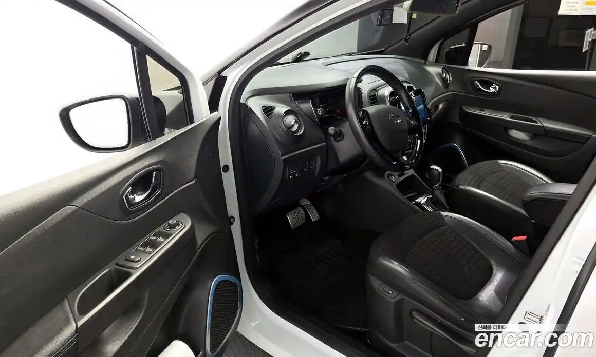 Renault QM3 2017 1.5 гидро в Москве № 1131280, фото 10