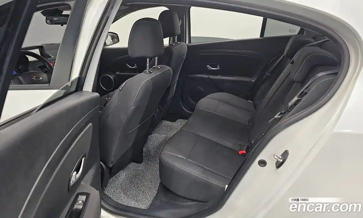Renault SM3 2015 1.6 гидро в Москве № 1131358, фото 11