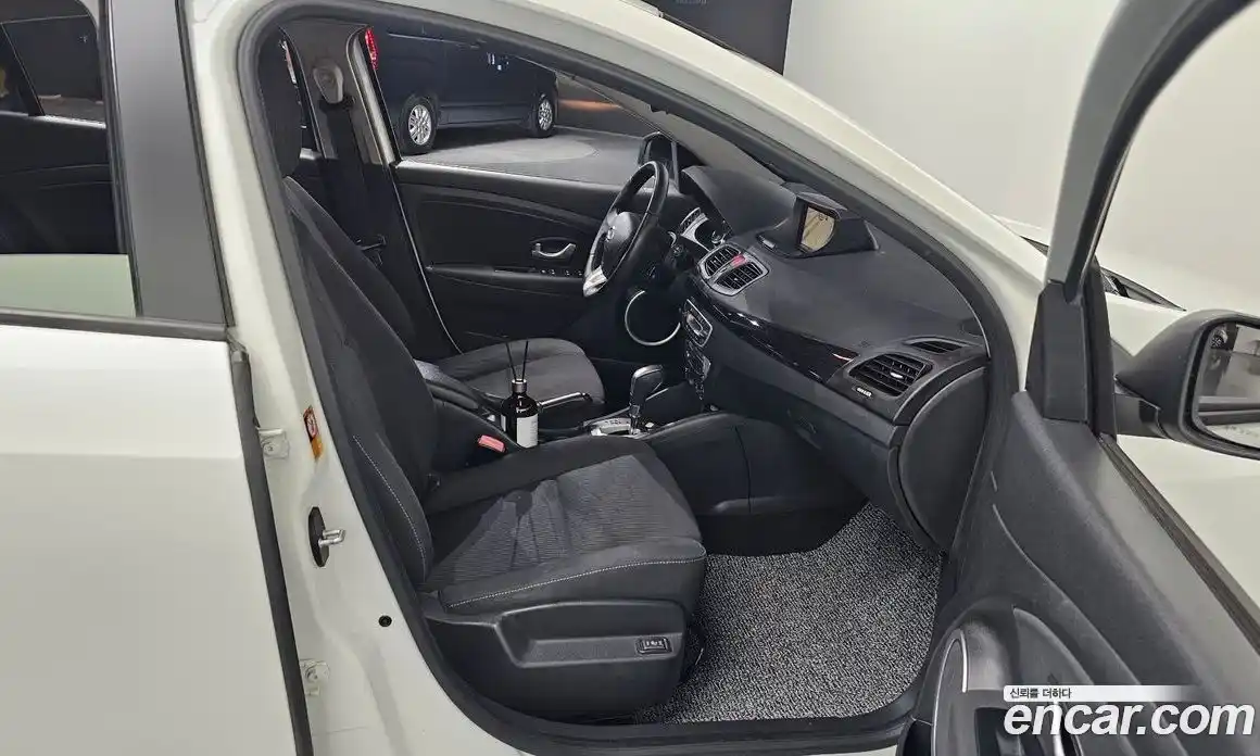 Renault SM3 2015 1.6 гидро в Москве № 1131358, фото 12