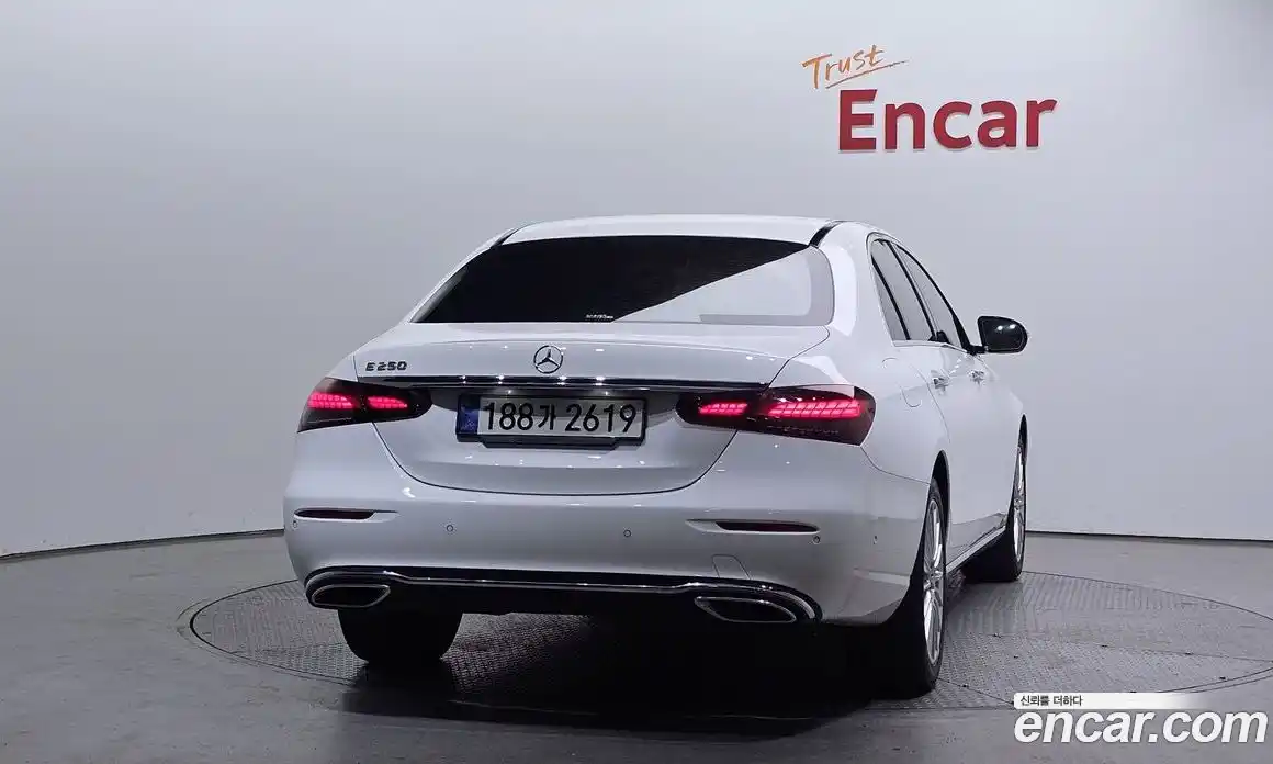 Mercedes-Benz E-Class 2021 2.0 гидро в Москве № 1132019, фото 4