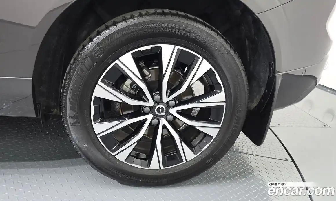 Volvo XC60 2023 2.0 гидро в Москве № 1132597, фото 4