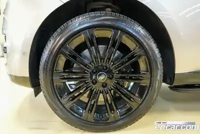 Land Rover Range-Rover 2023 4.4 гидро в Москве № 1136081, миниатюра 5