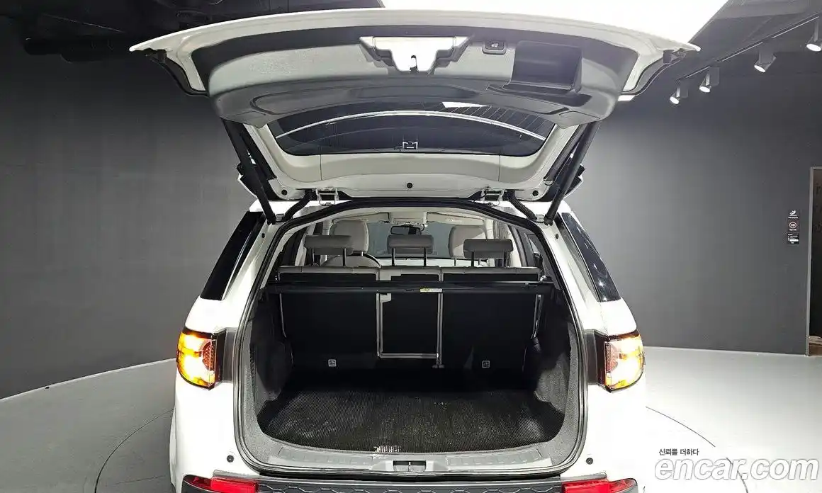 Land Rover Discovery Sport 2019 2.0 гидро в Москве № 1136932, фото 20
