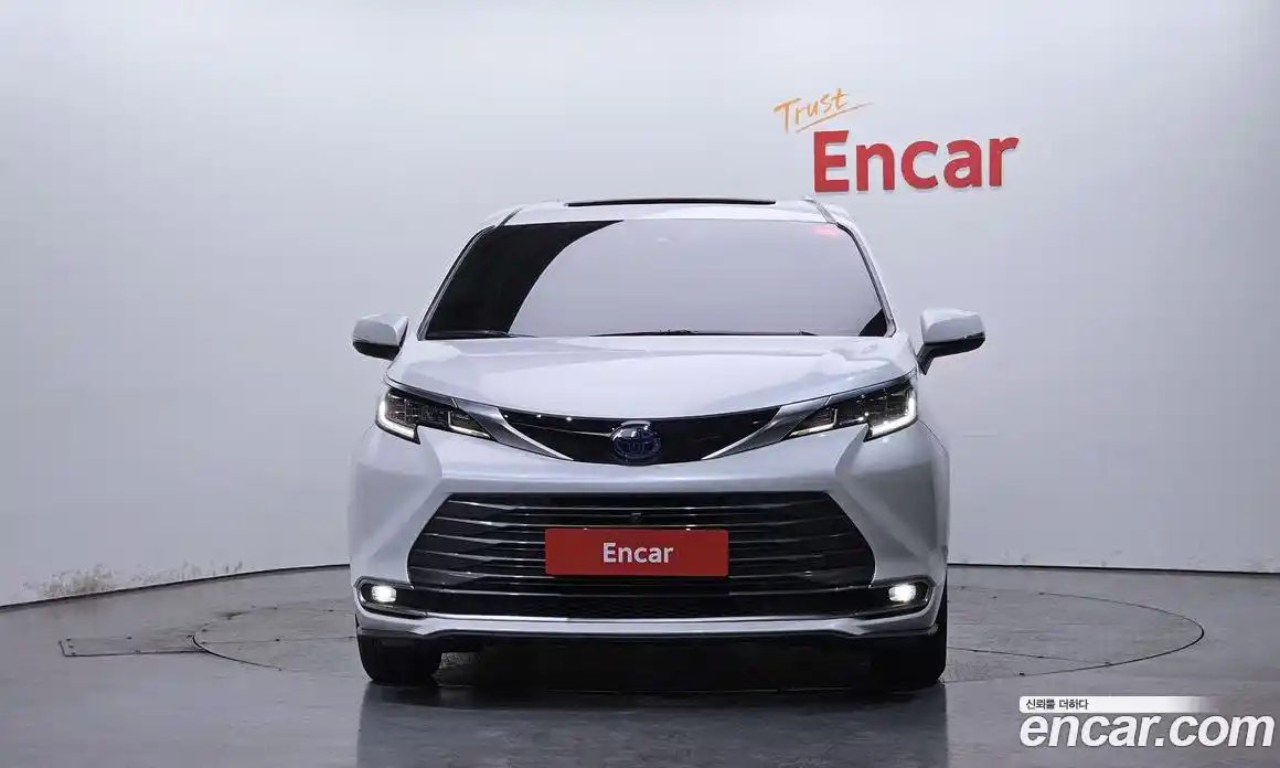 Toyota Sienna 2022 2.5 гидро в Москве № 1139345, фото 3