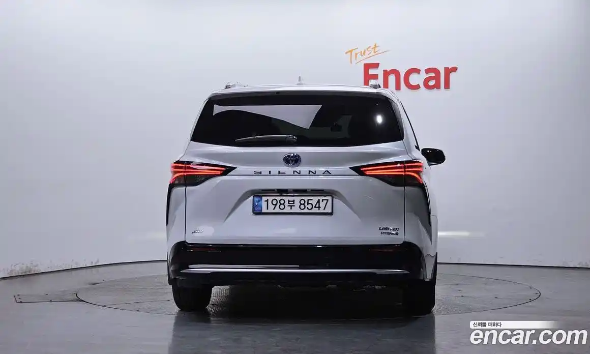 Toyota Sienna 2022 2.5 гидро в Москве № 1139345, фото 4