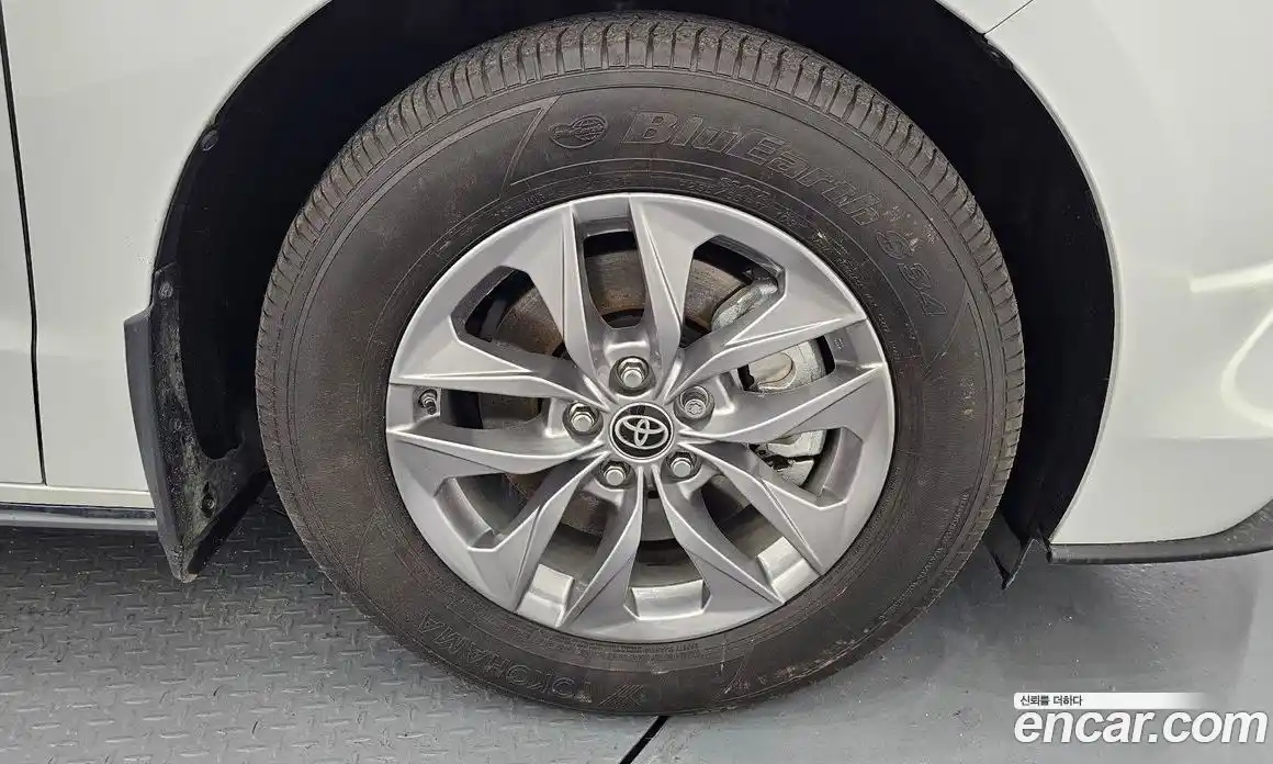 Toyota Sienna 2022 2.5 гидро в Москве № 1139345, фото 5