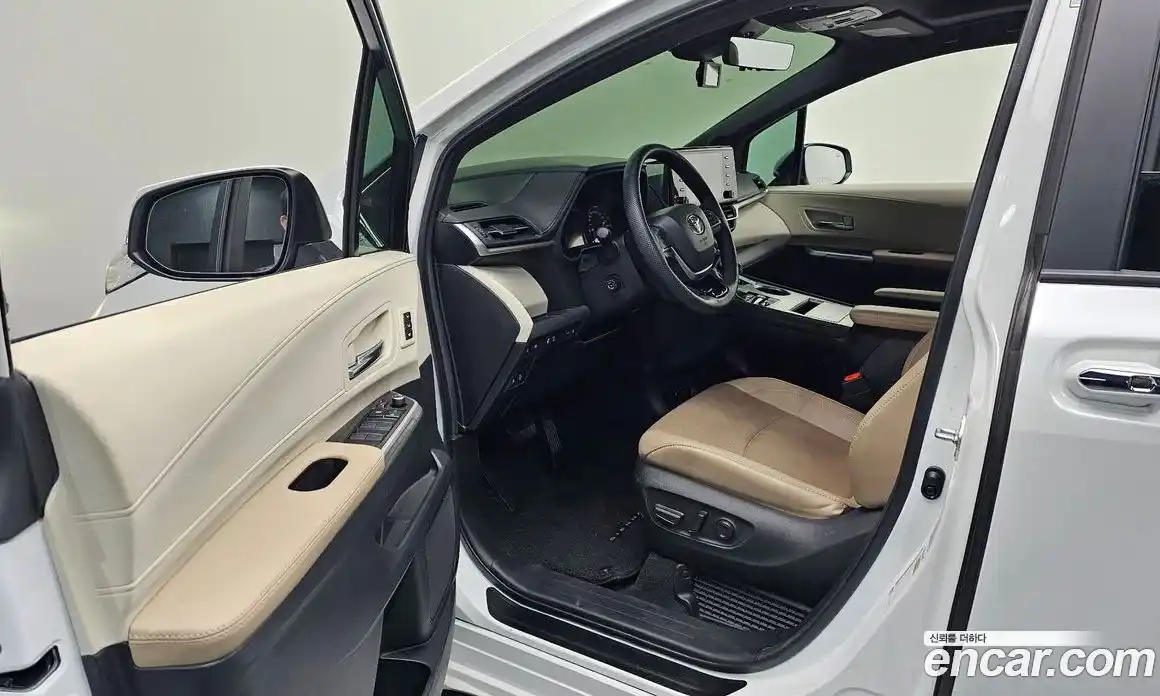 Toyota Sienna 2022 2.5 гидро в Москве № 1139345, фото 10