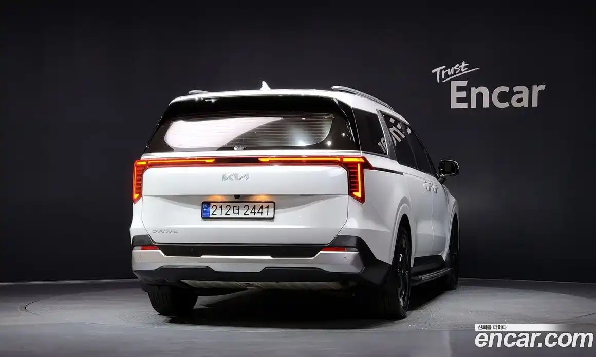 Kia Canival 2024 3.5 Автомат в Москве № 1143306, фото 4