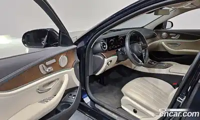 Mercedes-Benz E-Class 2023 2.0 гидро в Москве № 1147391, миниатюра 11