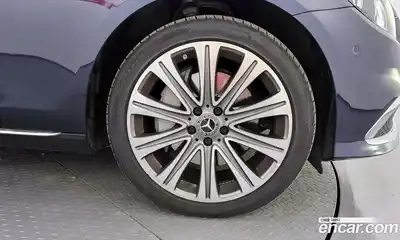 Mercedes-Benz E-Class 2023 2.0 гидро в Москве № 1147391, миниатюра 5