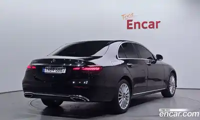 Mercedes-Benz E-Class 2023 2.0 Автомат в Москве № 1147852, миниатюра 2