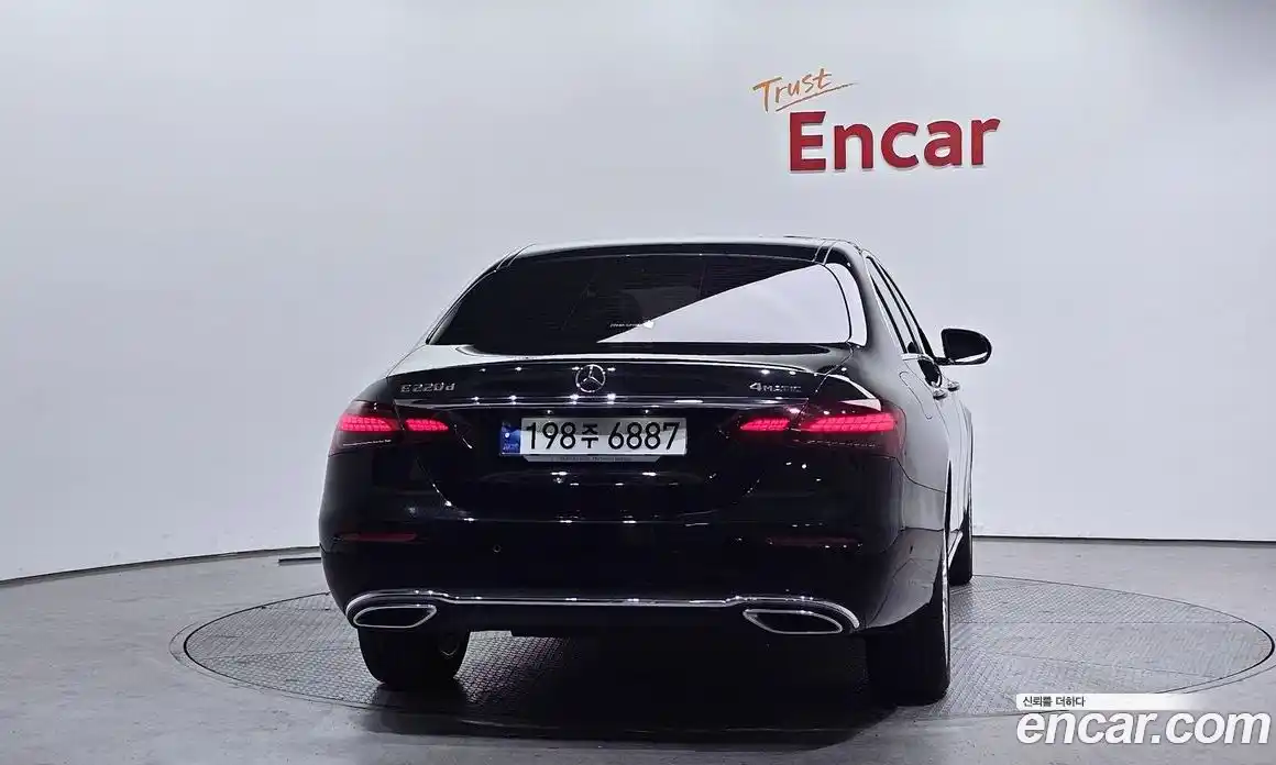 Mercedes-Benz E-Class 2023 2.0 Автомат в Москве № 1147852, фото 4