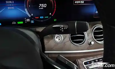 Mercedes-Benz E-Class 2023 2.0 Автомат в Москве № 1147852, миниатюра 9