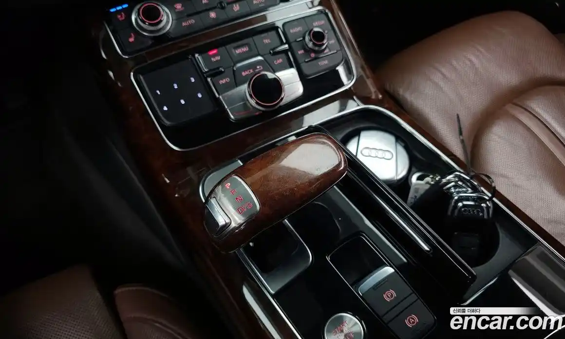 Audi A8 2012 4.2 гидро в Москве № 1148595, фото 9