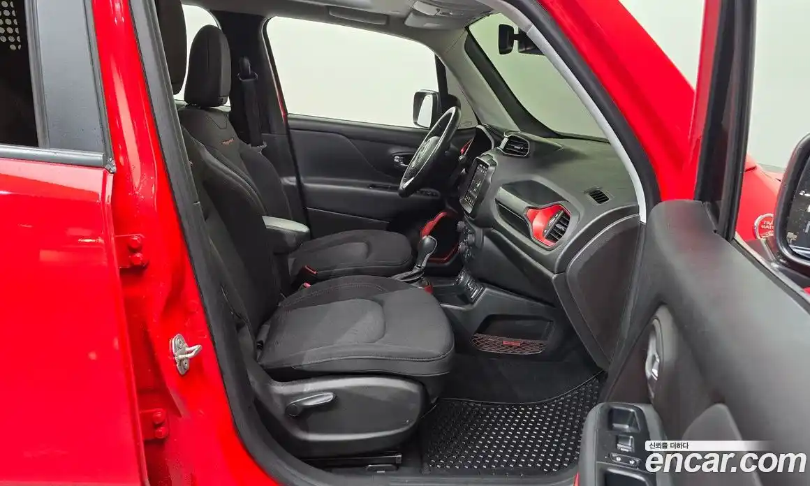 Jeep Renegade 2018 2.0 гидро в Москве № 1151658, фото 11