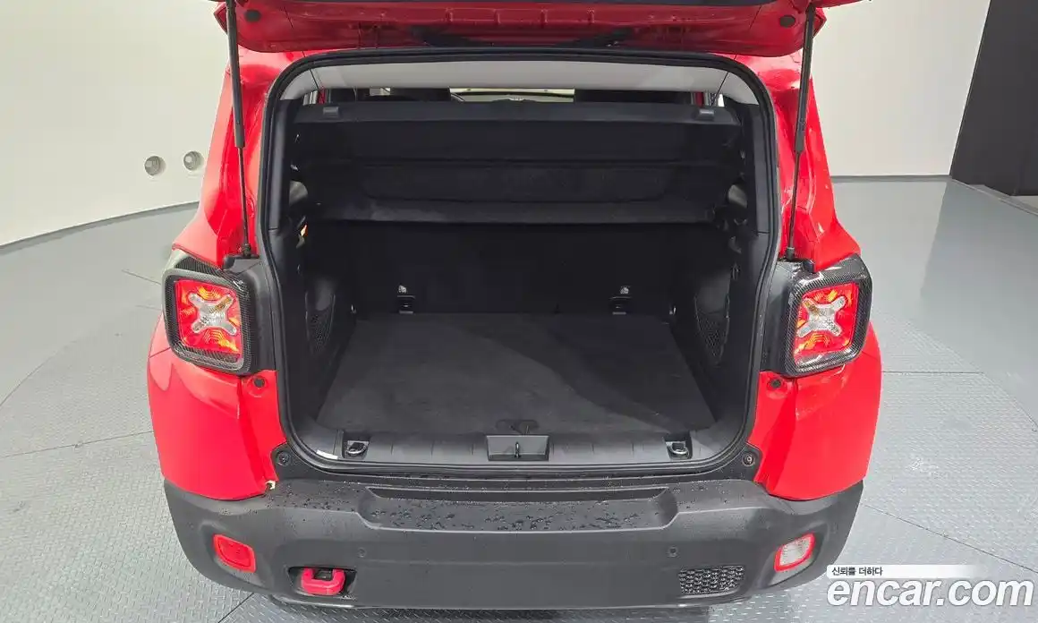 Jeep Renegade 2018 2.0 гидро в Москве № 1151658, фото 20