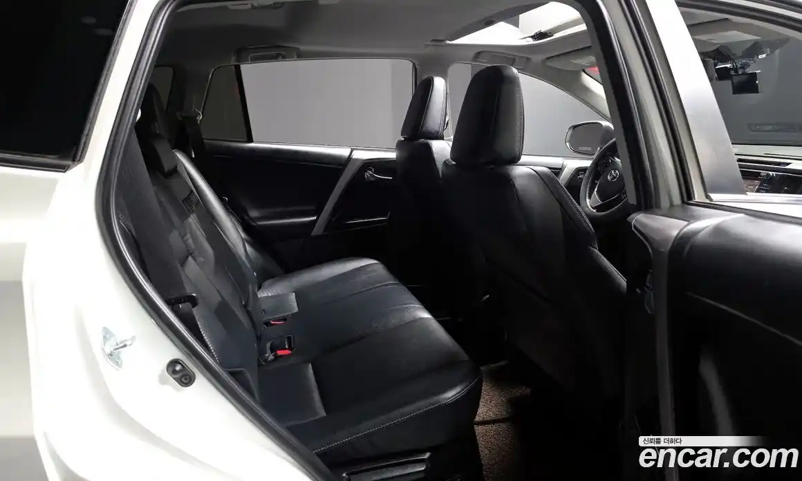 Toyota RAV4 2016 2.5 гидро в Москве № 1151731, фото 11